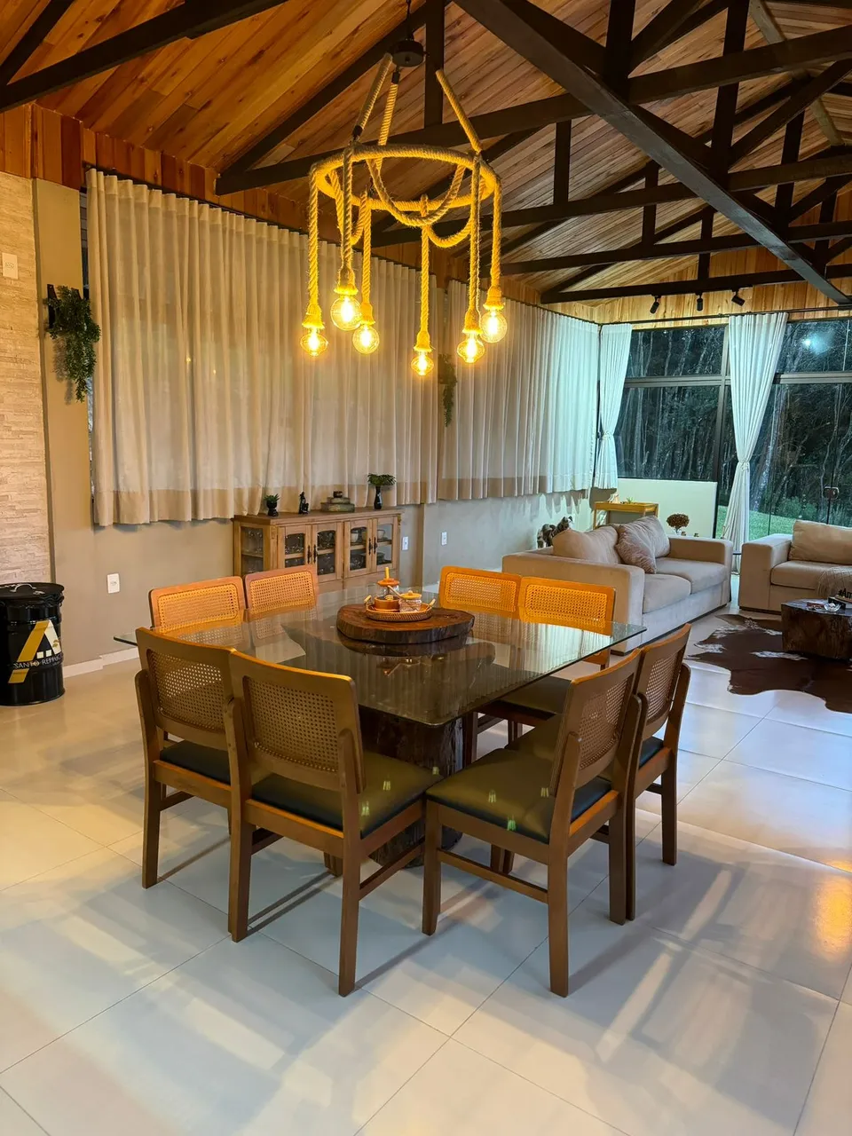 Área de jantar da cabana